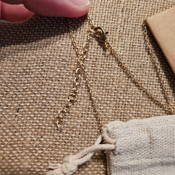 Vitality Devotion Diffuser Necklace - Picture 7 of 9